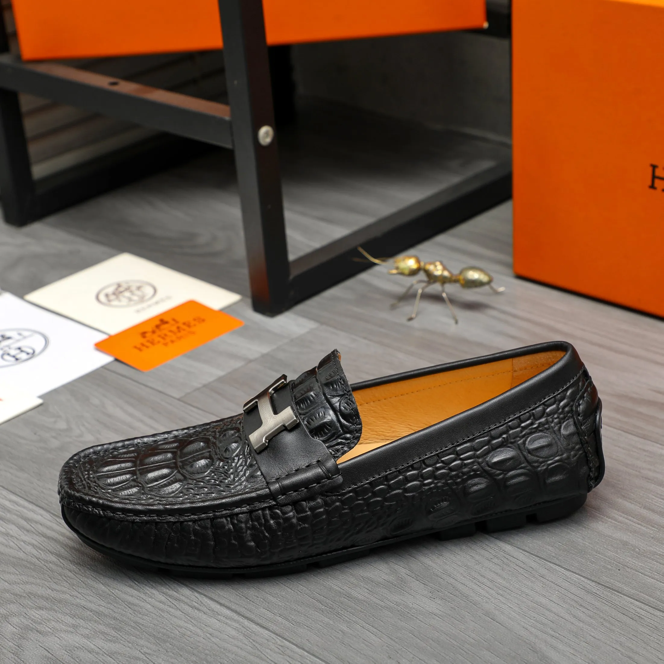 Men's shoes 💰p380 Product trademark: HERMES "Hermes" casual slip-on men's shoes Regular size: 38-45 Product materials: Selected crocodile pattern cowhide upper, pigskin lining, rubber outsole